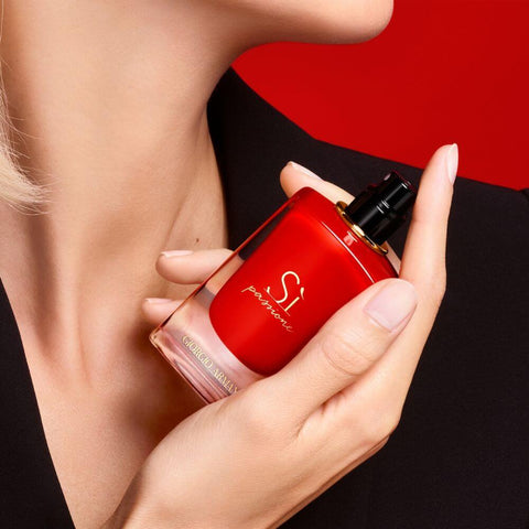 Giorgio Armani Sì Passione: Ignite Your Inner Passion with Every Spray