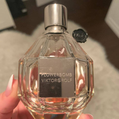 Viktor &amp; Rolf Flowerbomb EDP Review - A Bombshell of a Fragrance for Women