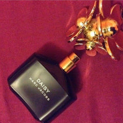 Marc Jacobs Daisy Black: Elegance in Every Spray